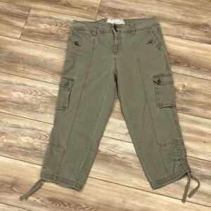 5/$15 Canyon River Blues Women’s Green Corduroy Capris Utility Pockets size 8